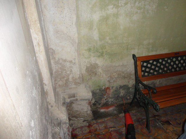 Muro corroso dall'umidità